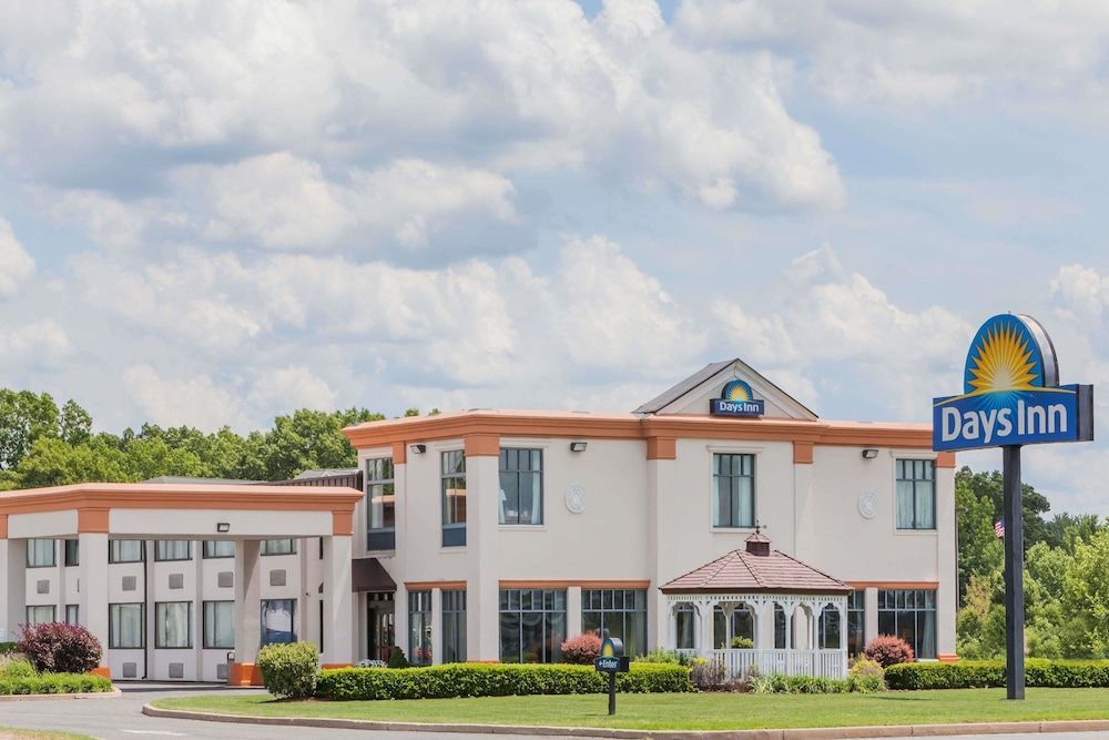 Days Inn by Wyndham Windsor Locks / Bradley Intl Airport 1