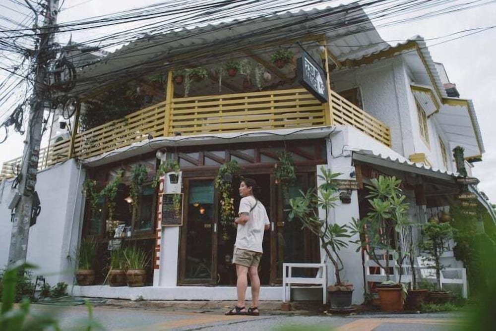 Past Tense Hostel 1