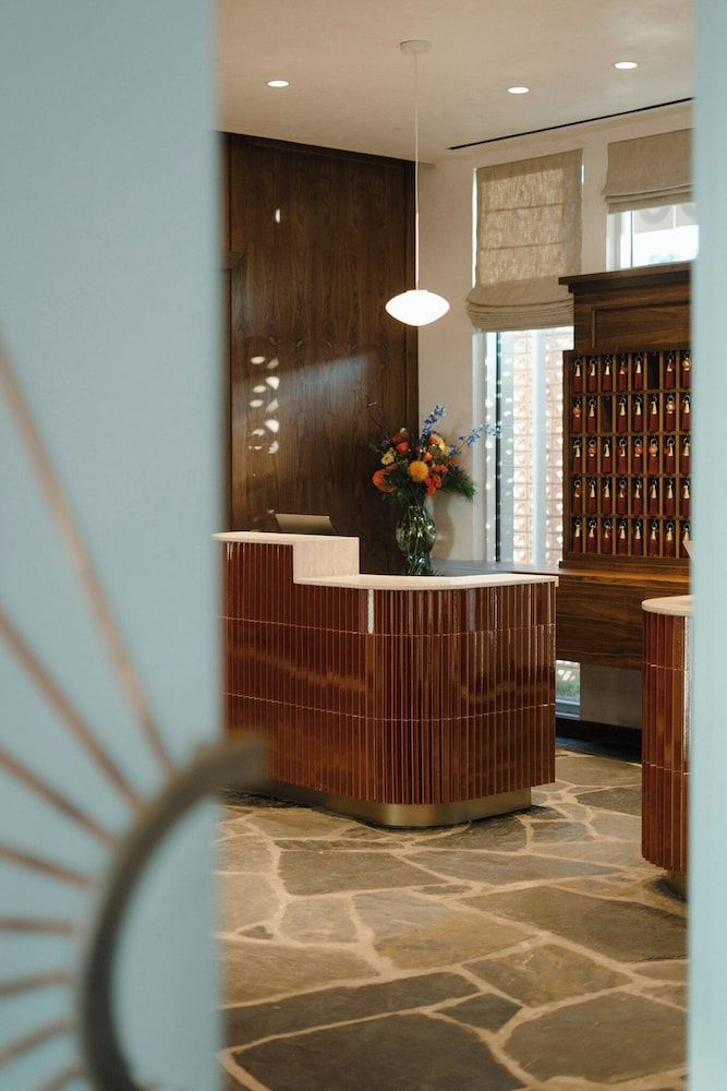 Caravan Court Hotel 2