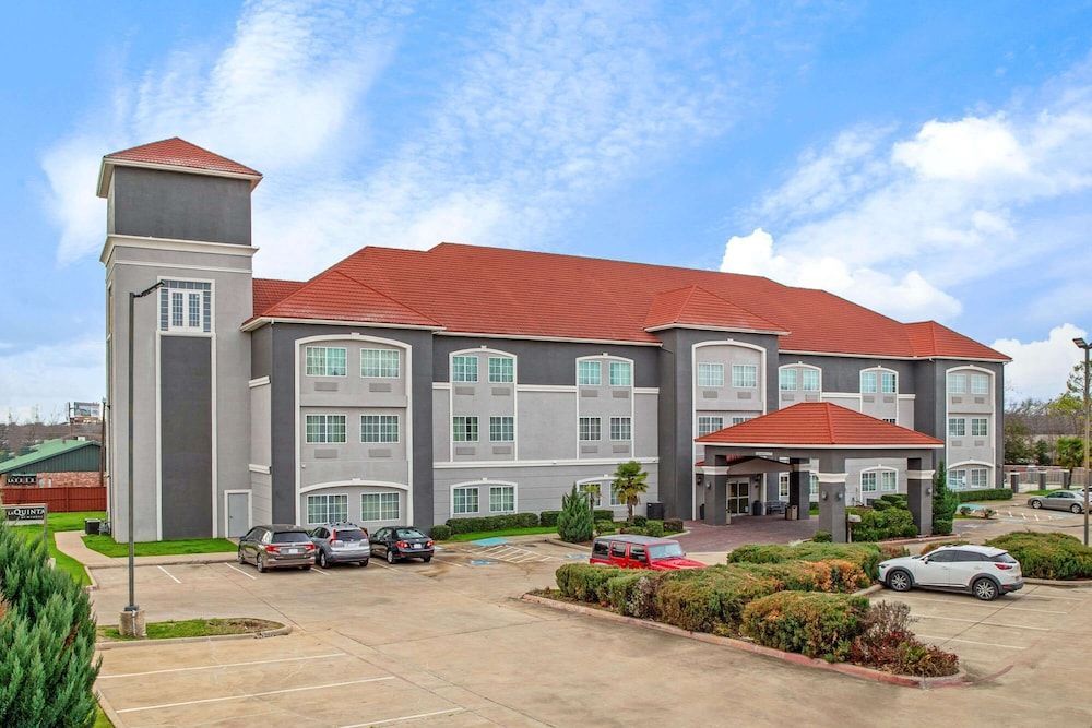 La Quinta by Wyndham Cleburne 1