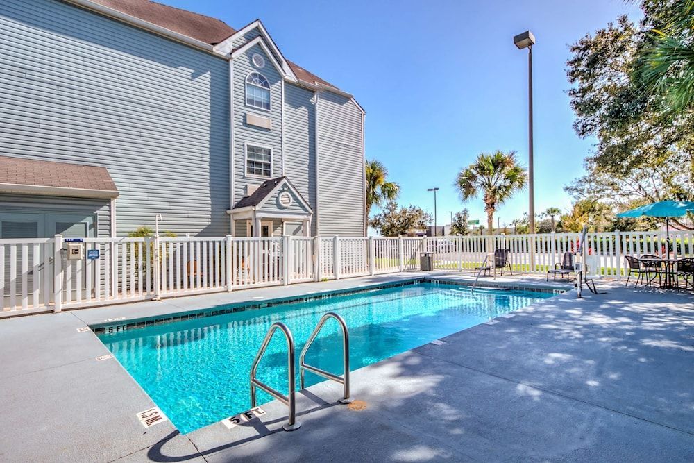 Microtel Inn and Suites - Zephyrhills 1
