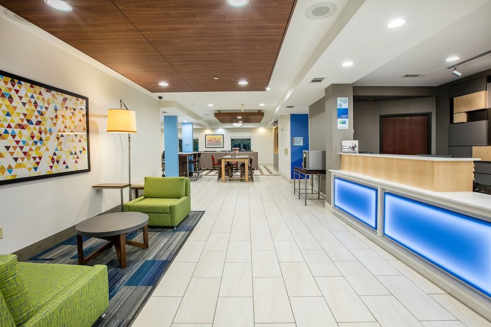Holiday Inn Express & Suites DALLAS - GRAND PRAIRIE I-20 by IHG 2