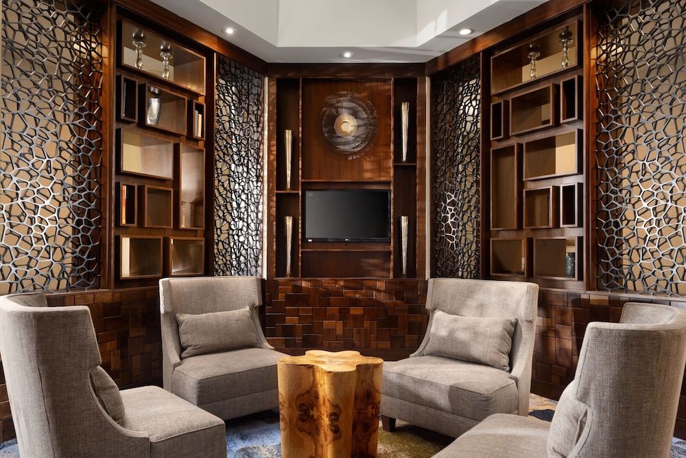 Delta Hotels by Marriott Philadelphia Airport 2