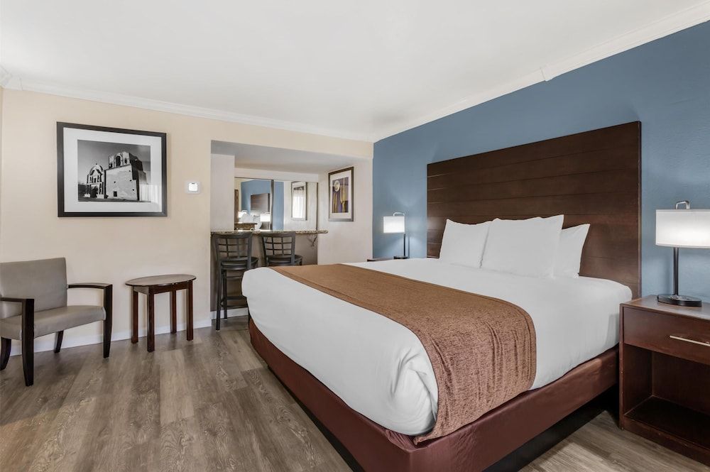 Best Western InnSuites Tucson Foothills Hotel & Suites 1