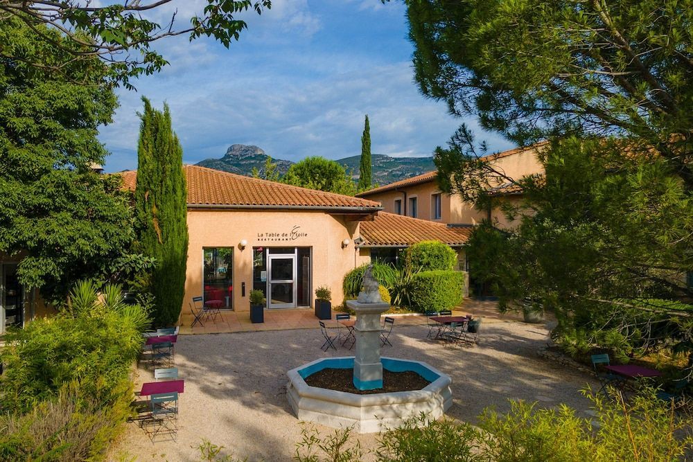 Logis Hotel Noemys pont de l'Etoile 1