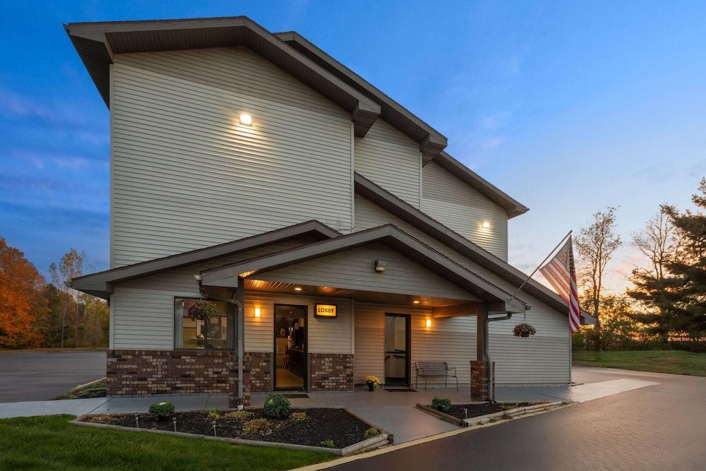 Super 8 by Wyndham Kent/Akron Area 1