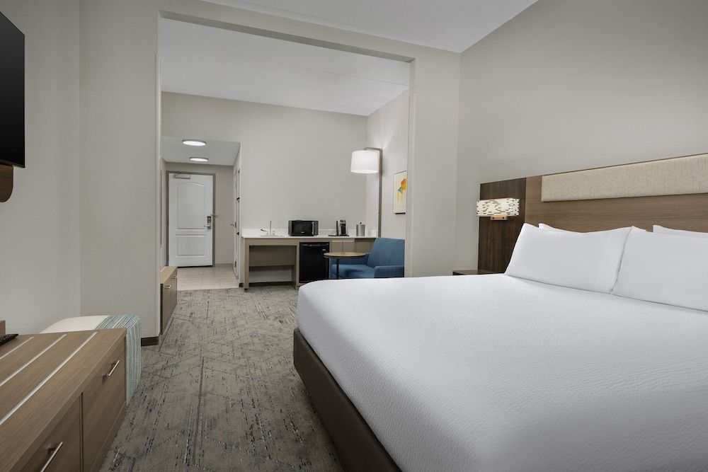 Holiday Inn Express & Suites GREENSBORO - AIRPORT AREA by IHG 2