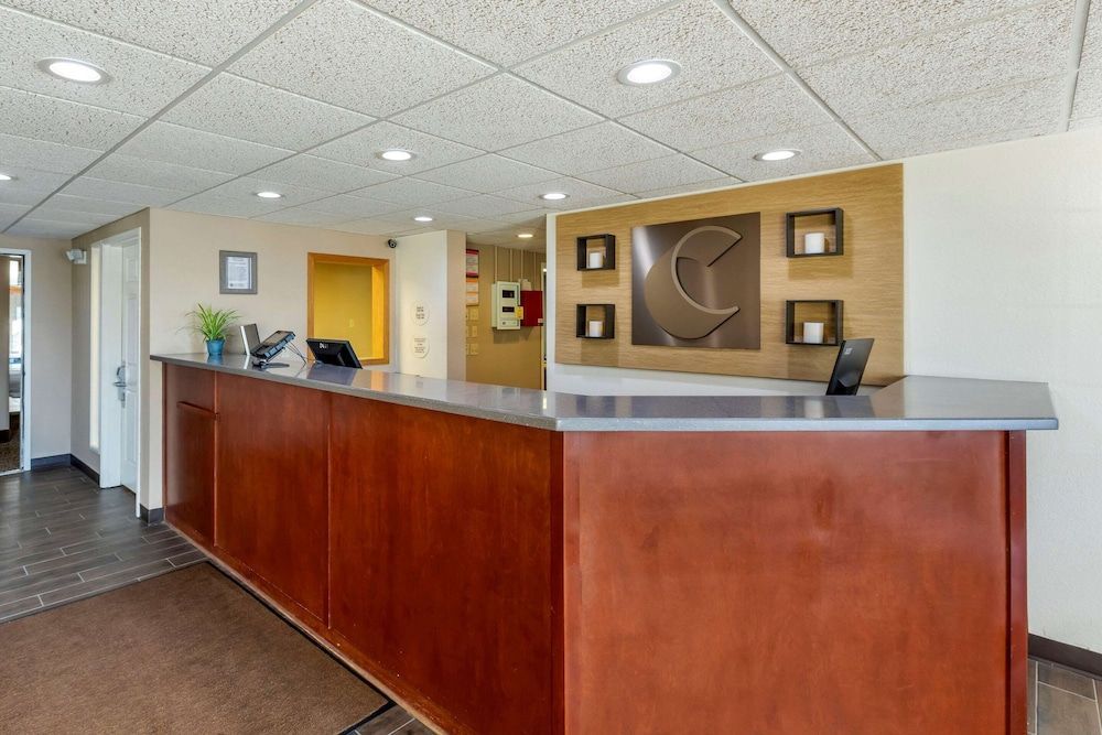 Comfort Inn & Suites Jackson - West Bend 2
