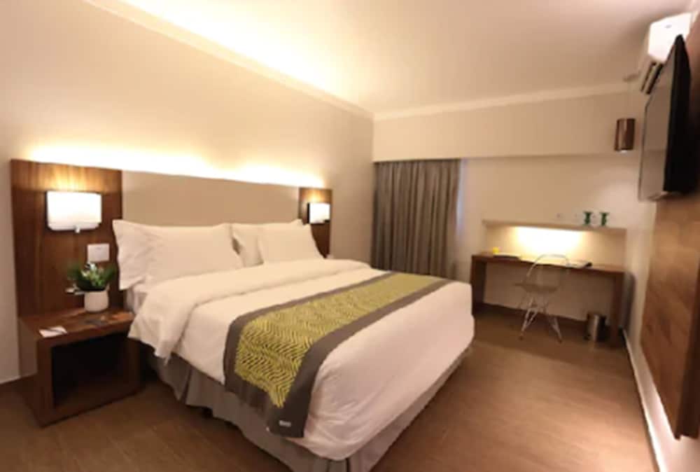 Oasis Plaza Hotel 1