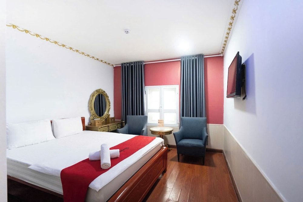 Crowne Hotel - Bui Vien Walking Street 1 1