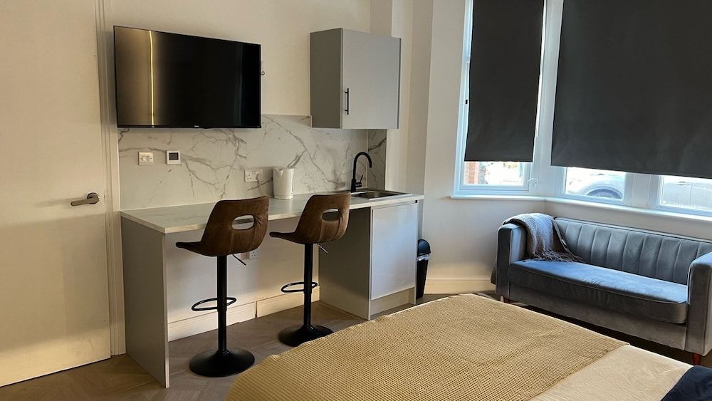 Luxurious London Studios 2