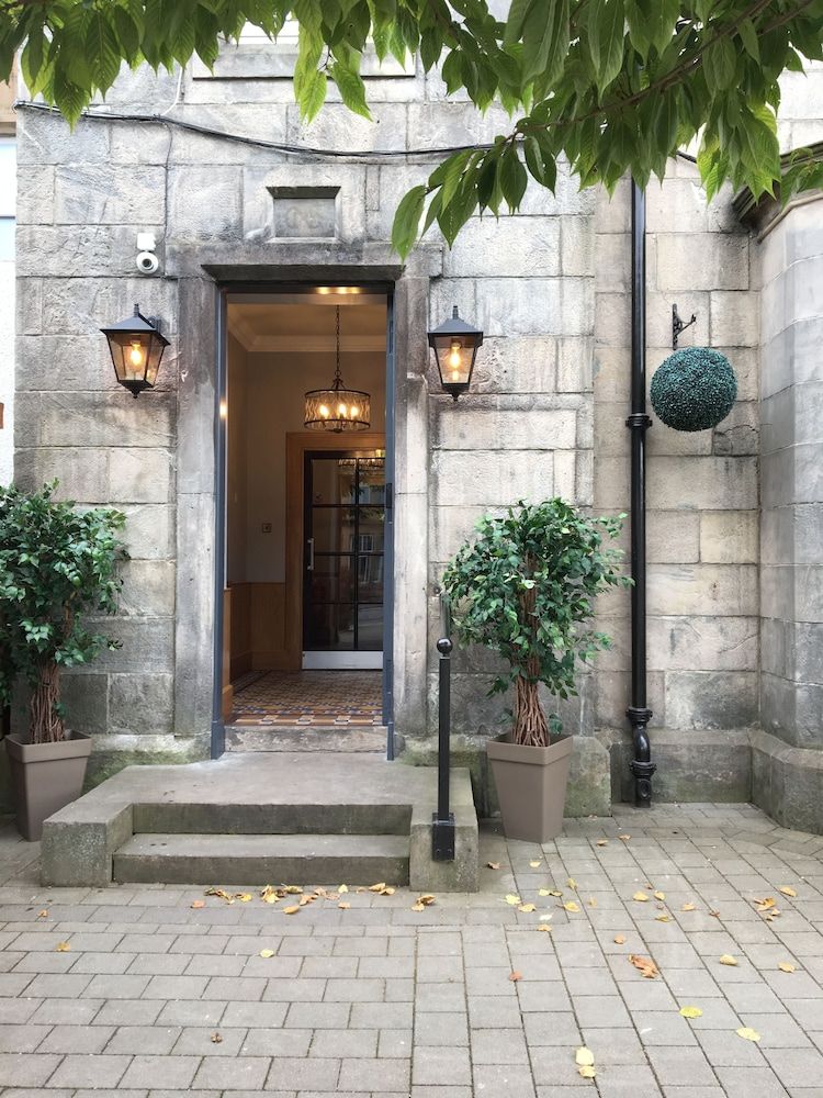 Ravelston House 2