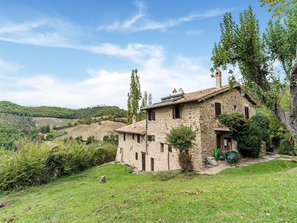 Cozy Cottage With Pool in Assisi 1