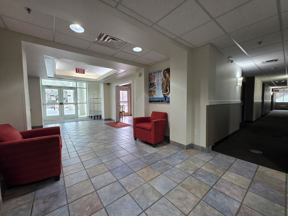 Econo Lodge Hot Springs South 2