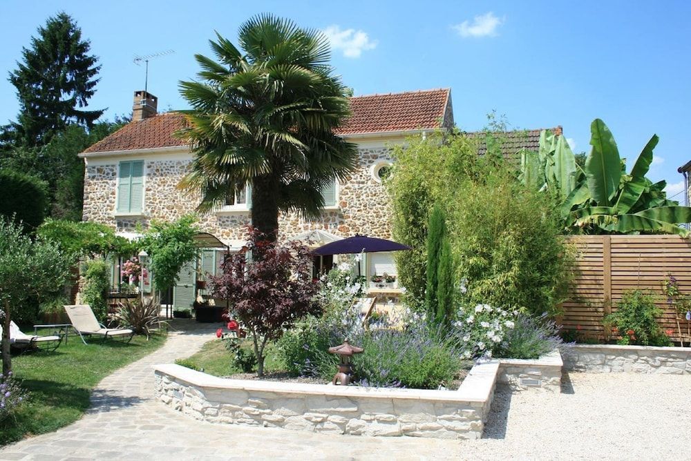 Le Petit Nailly 1