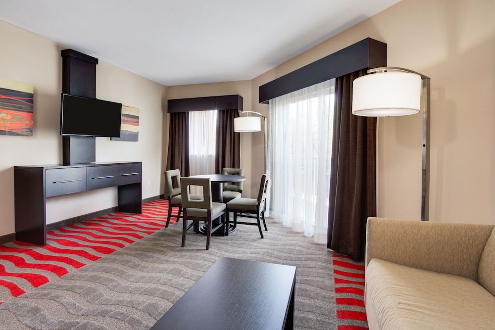 Holiday Inn Express & Suites NAPLES DOWNTOWN - 5TH AVENUE by IHG 2