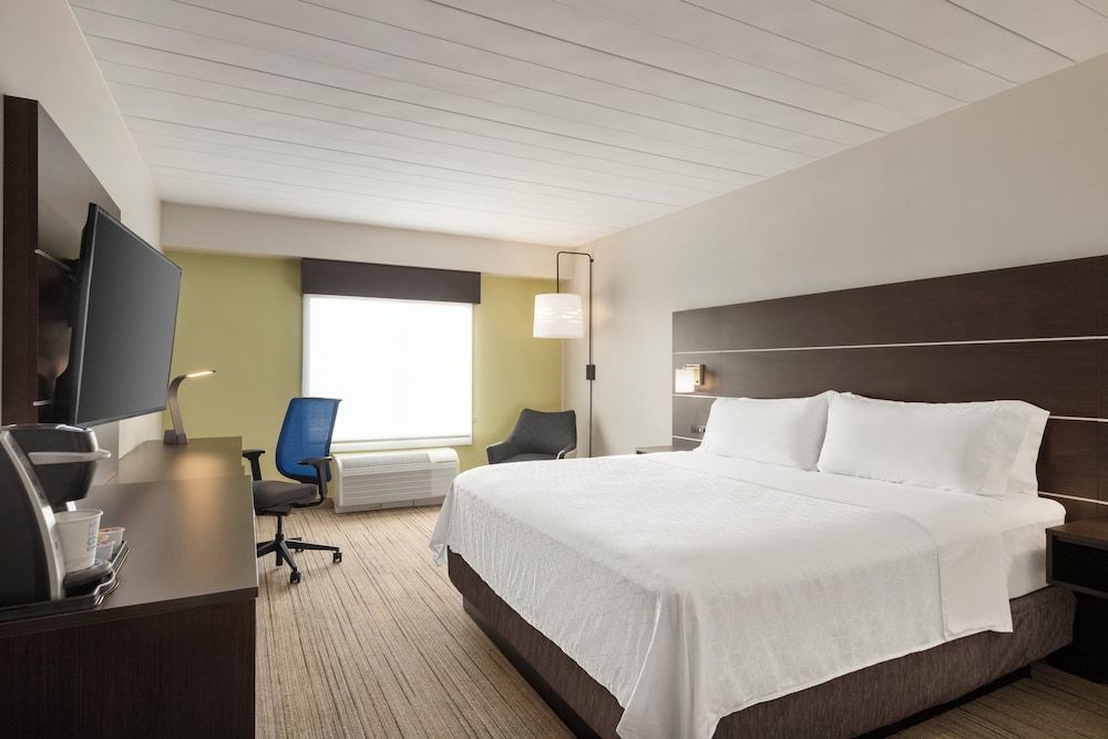 Holiday Inn Express & Suites FT MYERS EAST- THE FORUM by IHG 2
