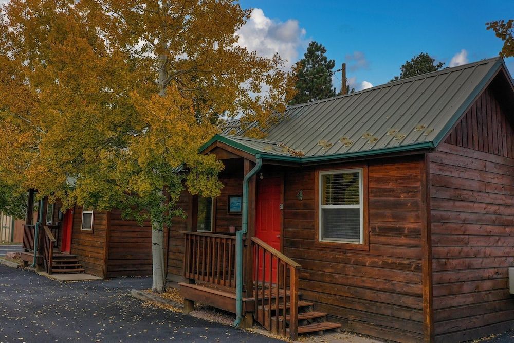 Eagle Fire Lodge & Cabins 1