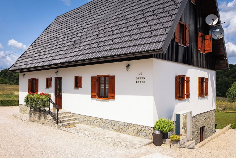 Green lakes house 1