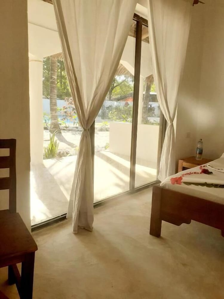 Paris - Zanzibar - Maua beach lodge - Zanzibar