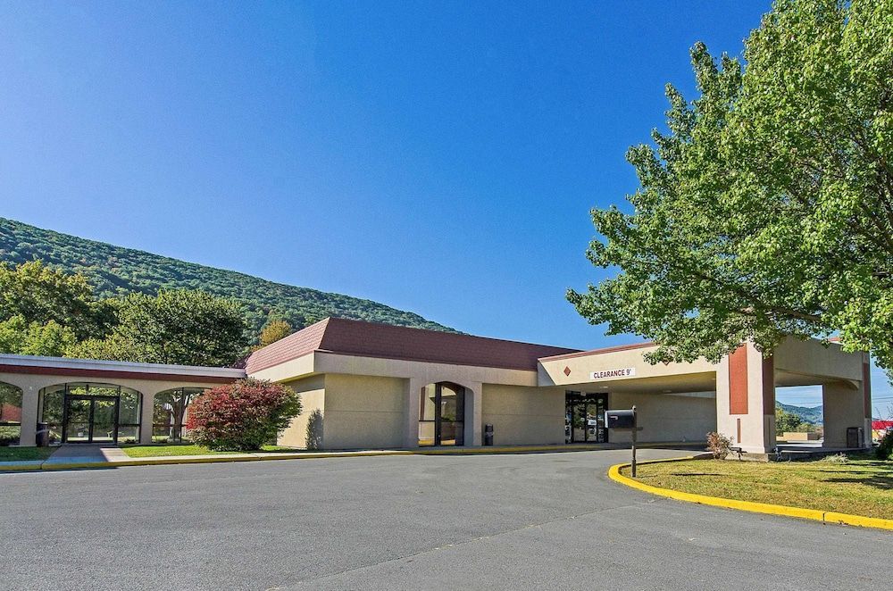 Econo Lodge Inn & Suites Norton - Wise South 1