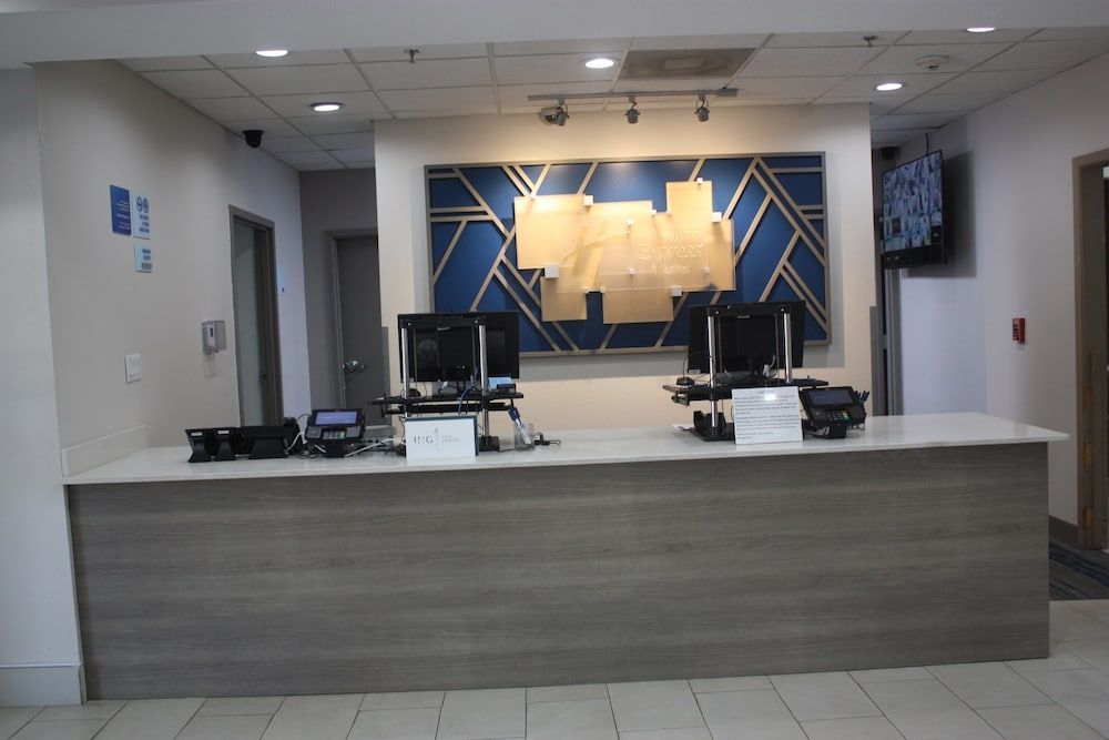 Holiday Inn Express & Suites SHAMROCK NORTH by IHG 1