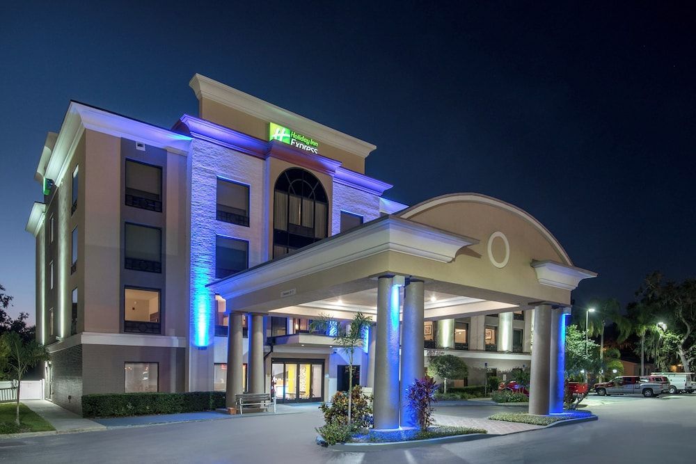 Holiday Inn Express & Suites BARTOW by IHG 1