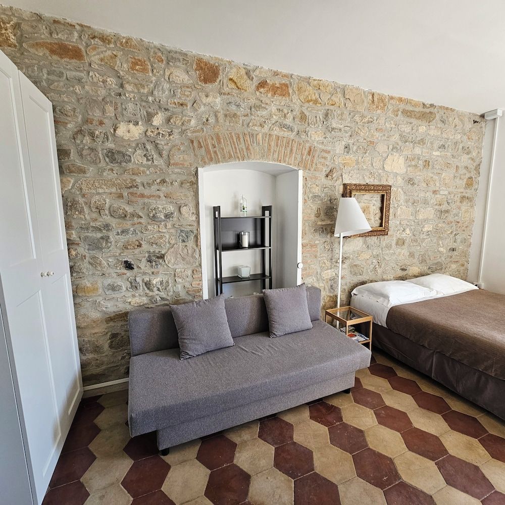 Room & Parking 2