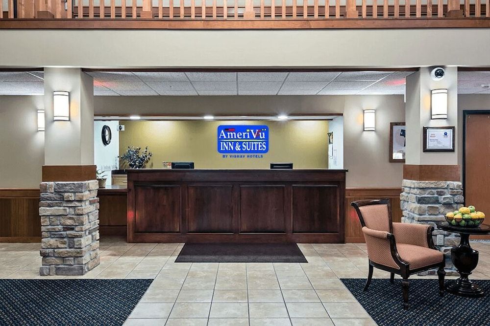 AmeriVu Inn and Suites - Waconia 1