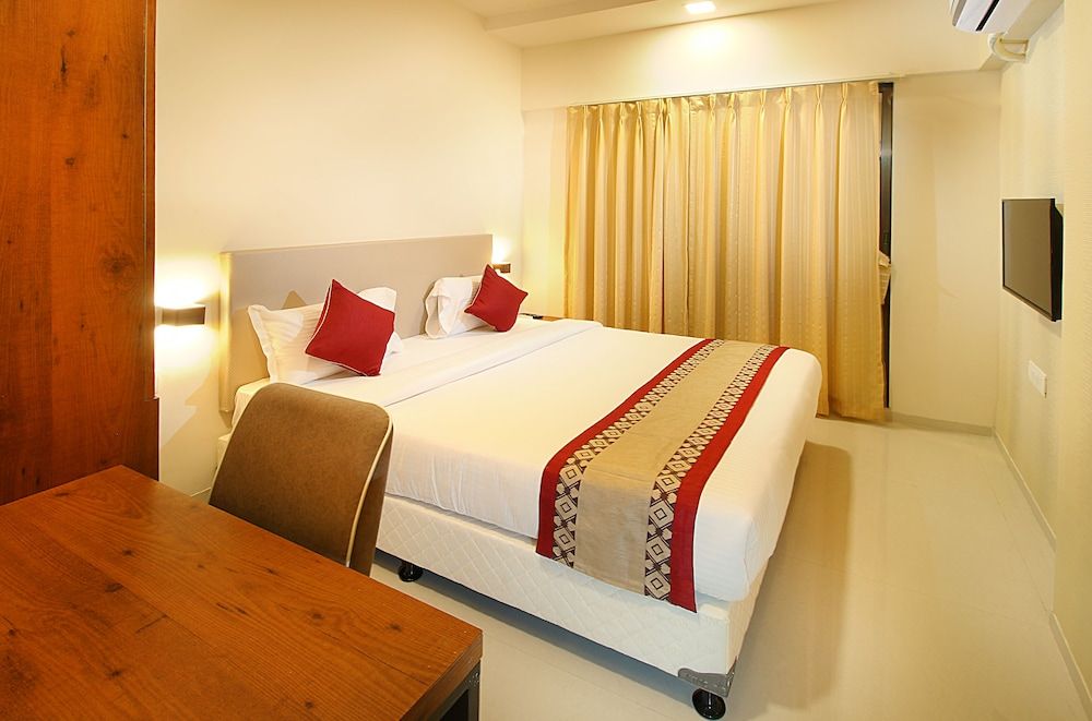 Mumbai House Luxury Apartments, Santacruz East 2