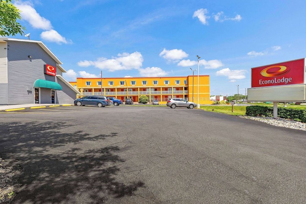 Econo Lodge Akron Copley Northwest 1