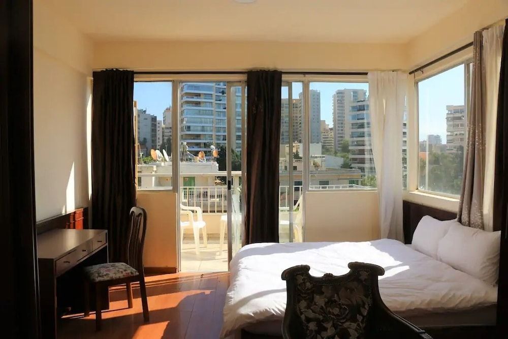 Universal Residence 1