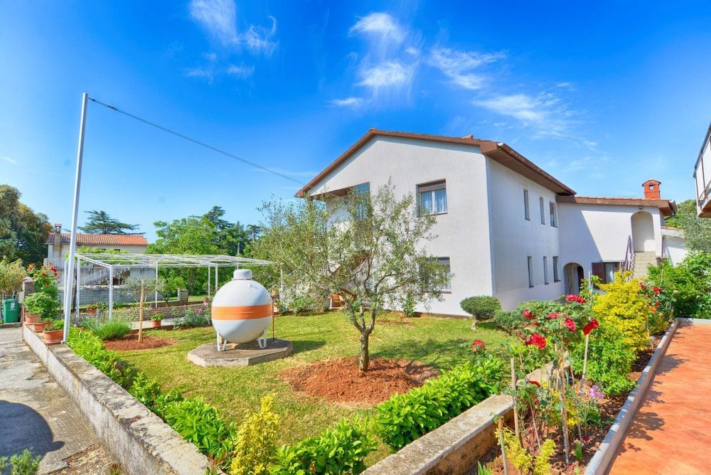 Apartment 1633 1