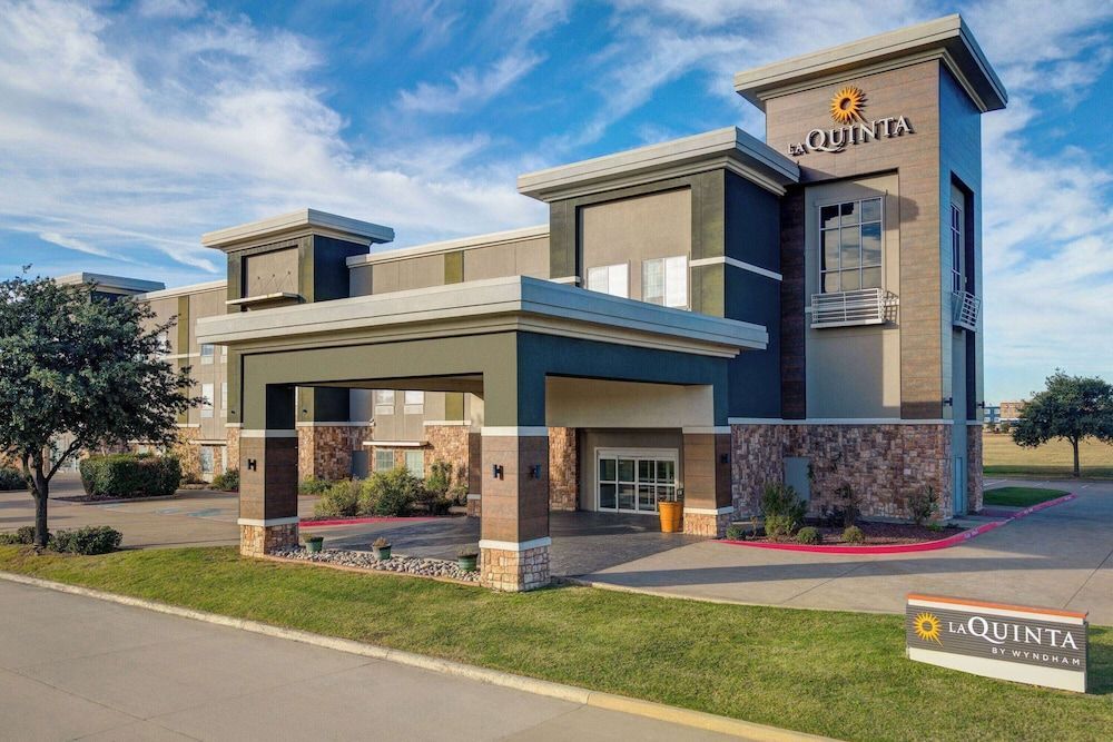La Quinta by Wyndham Ft. Worth - Forest Hill, TX 1