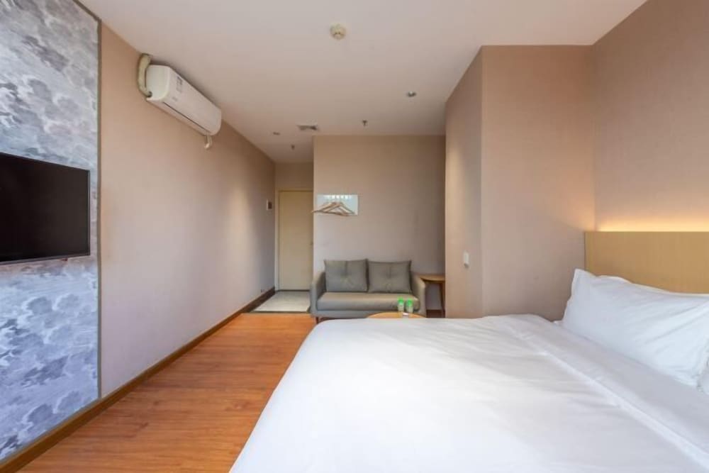 Sherlock Apartment (Riyuebei Theater) 1