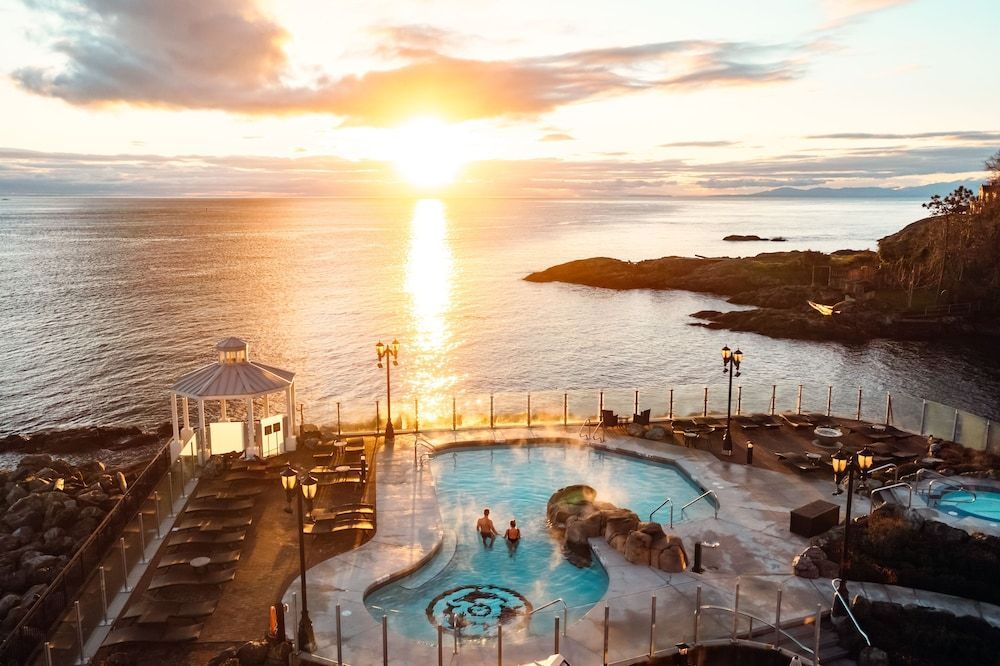 Oak Bay Beach Hotel 1
