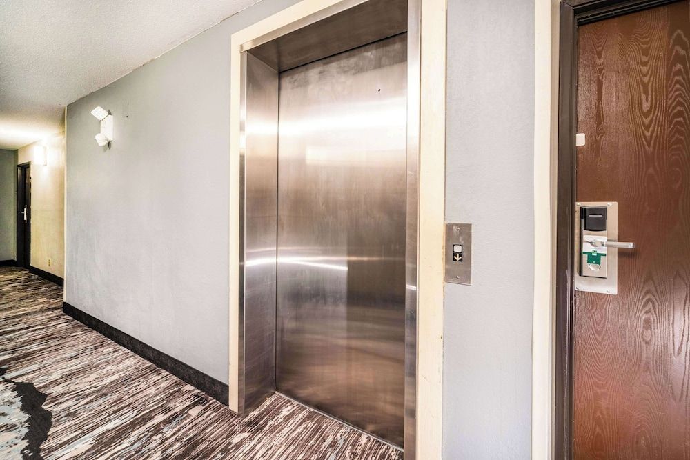 Quality Inn & Suites Danville East 2