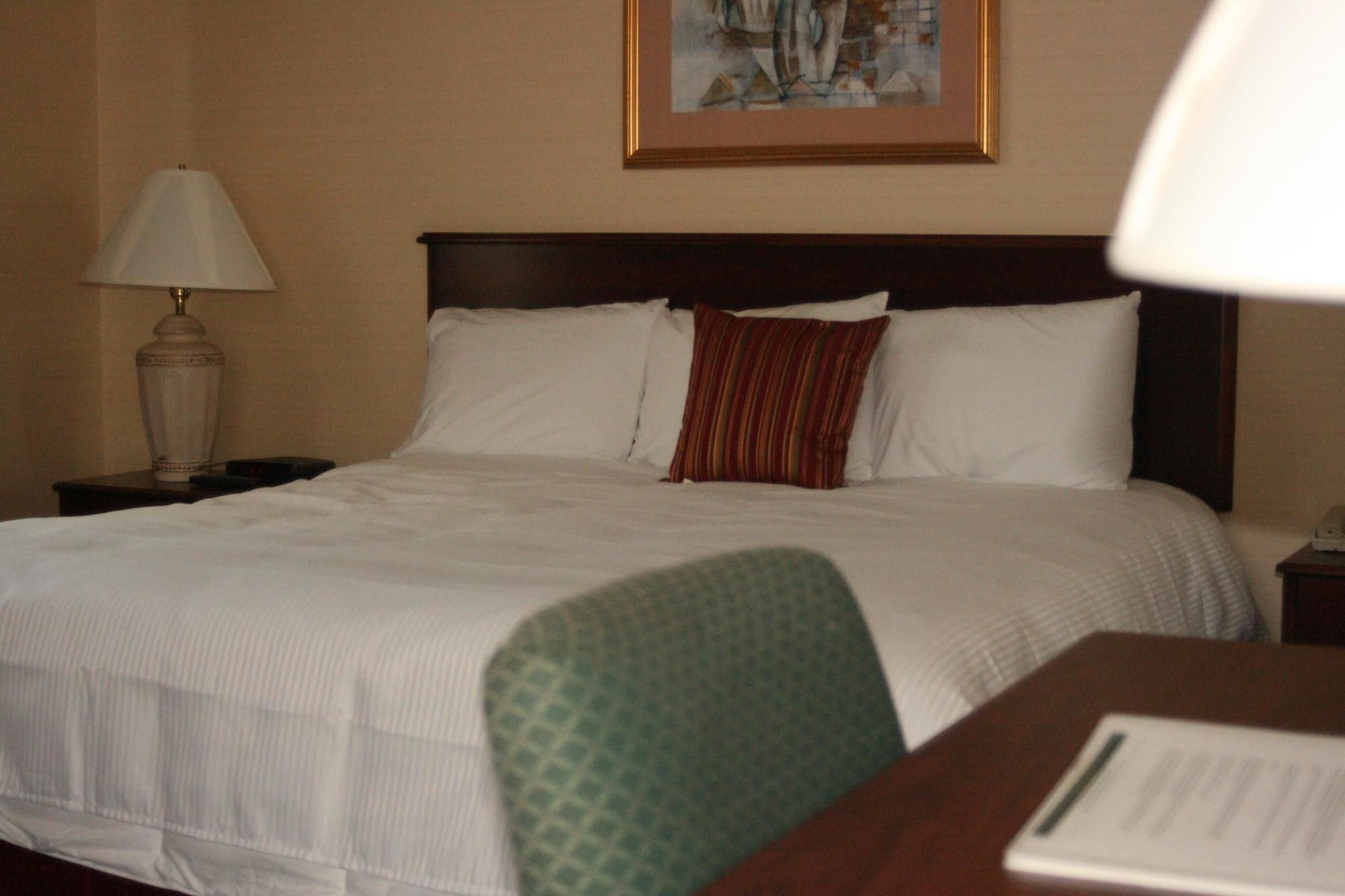 Maron Hotel And Suites 1