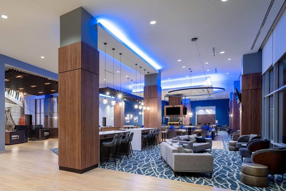 La Quinta Inn & Suites by Wyndham Nashville Downtown Stadium 2