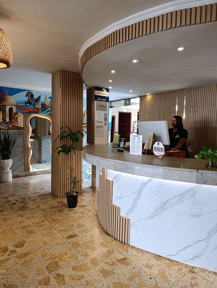 Hotel Toledo FL 2