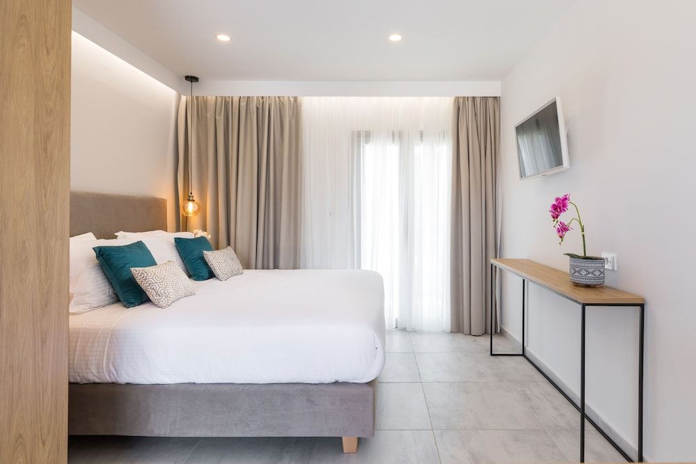 V Luxury Suites 2