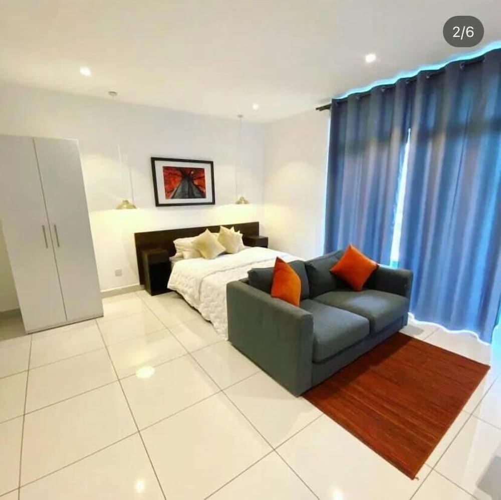 Embassy Gardens Royal Luxury Apartments 2