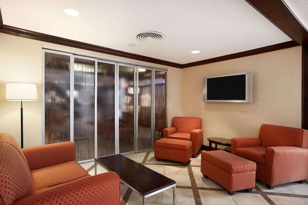 Ramada by Wyndham Newark/Wilmington 2