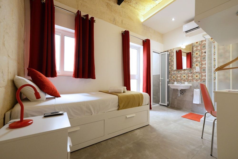 VBL Hostel – Adults only 1