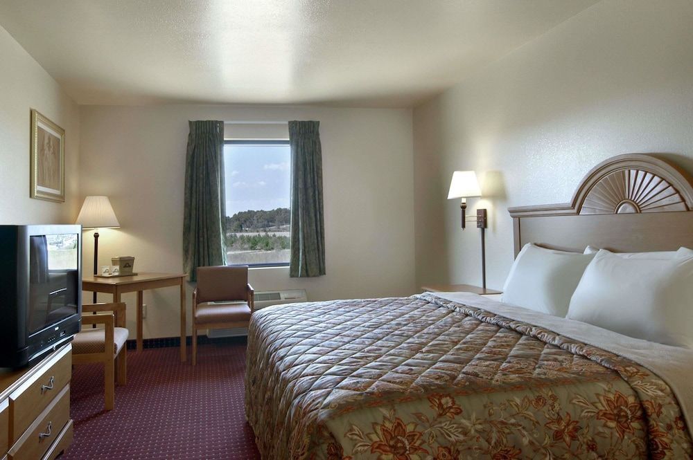 Days Inn by Wyndham Centre 2