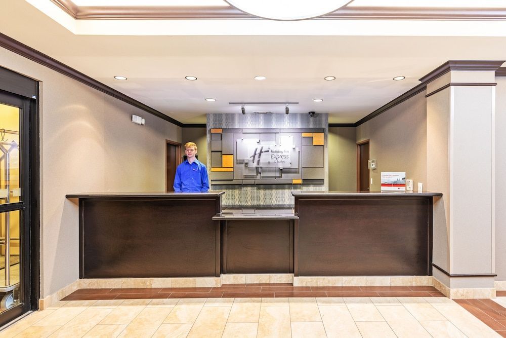 Holiday Inn Express & Suites FLORESVILLE by IHG 2