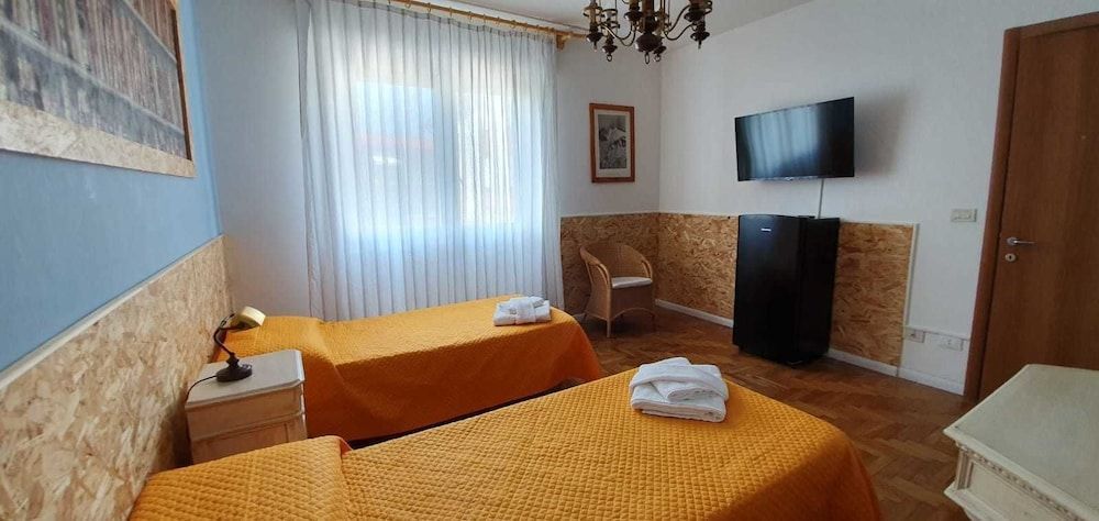 Venice Treviso Airport Bed 2