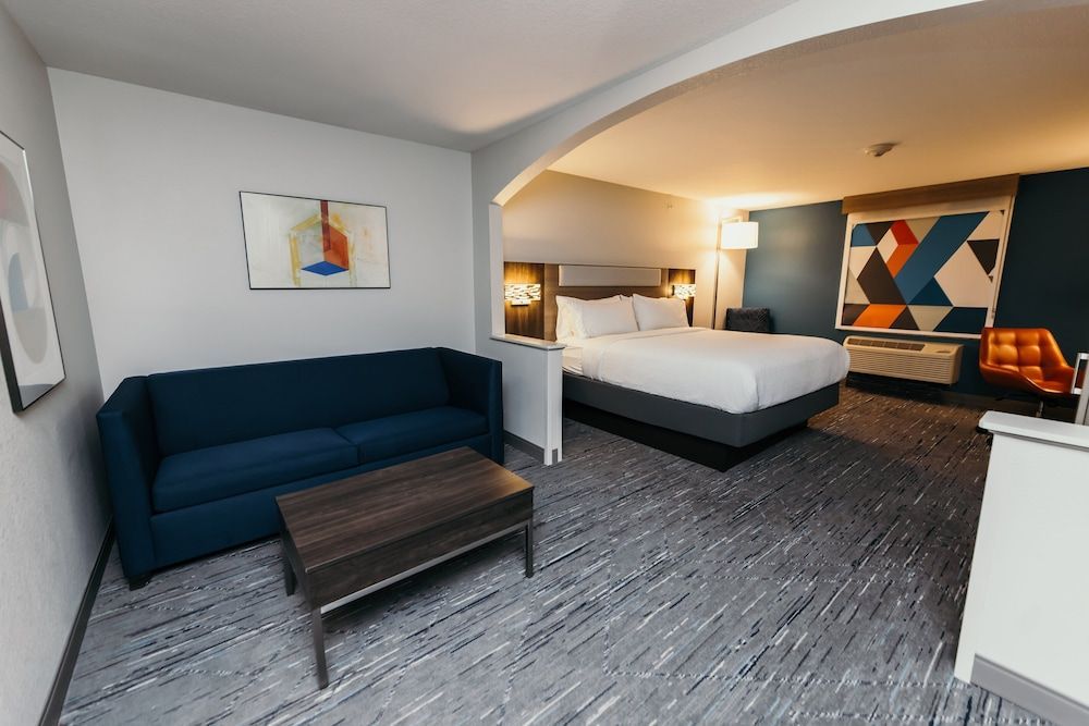 Holiday Inn Express & Suites URBANDALE DES MOINES by IHG 2