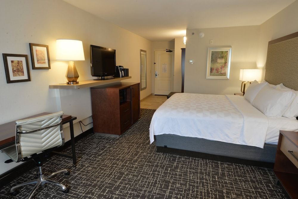 Holiday Inn & Suites MINNEAPOLIS - LAKEVILLE by IHG 1