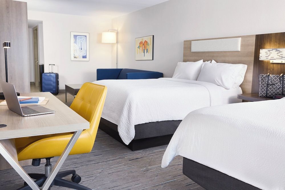 Holiday Inn Express & Suites Calera North by IHG 1